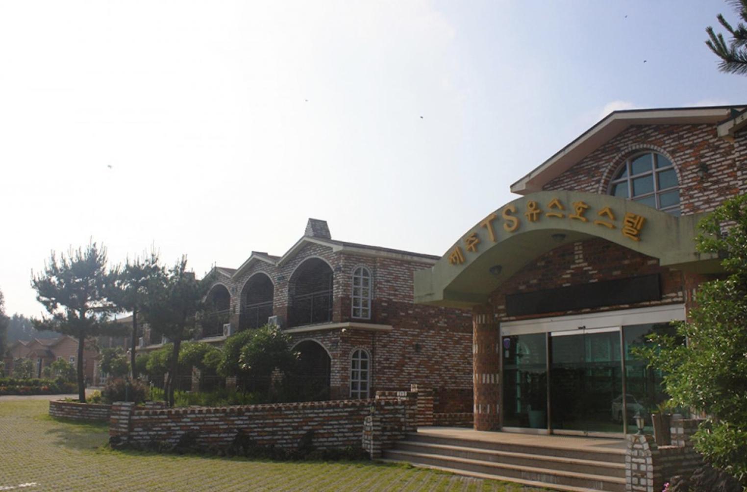 Jeju Ts Youth Hostel & Resort Seogwipo Exterior foto